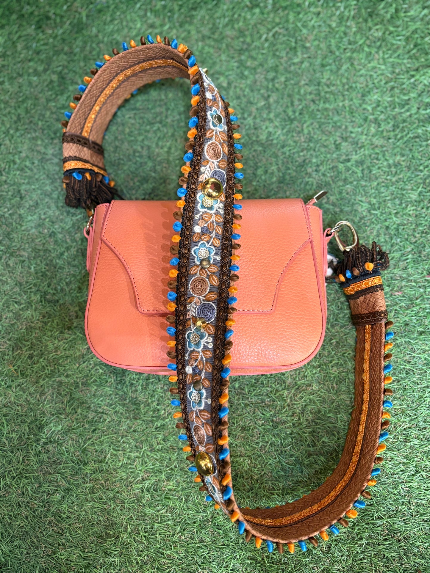 Borsa a Tracolla con Cinturino Ricamato – Stile Boho-Chic Suite55
