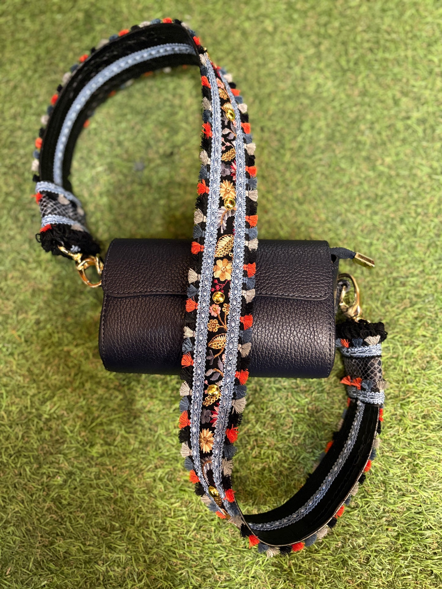 Borsa a Tracolla con Cinturino Ricamato – Stile Boho-Chic Suite55