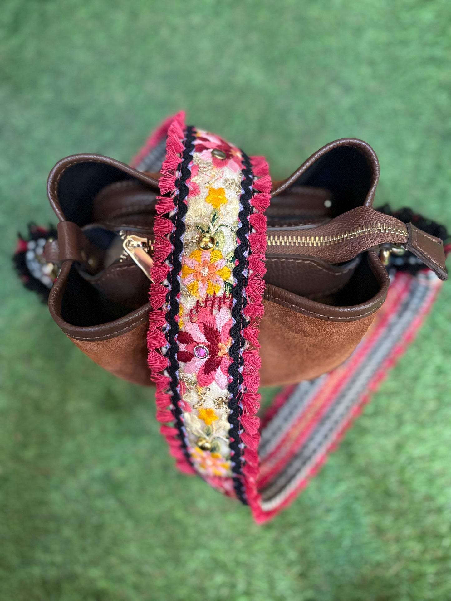 Borsa a Tracolla con Cinturino Ricamato – Stile Boho-Chic Suite55