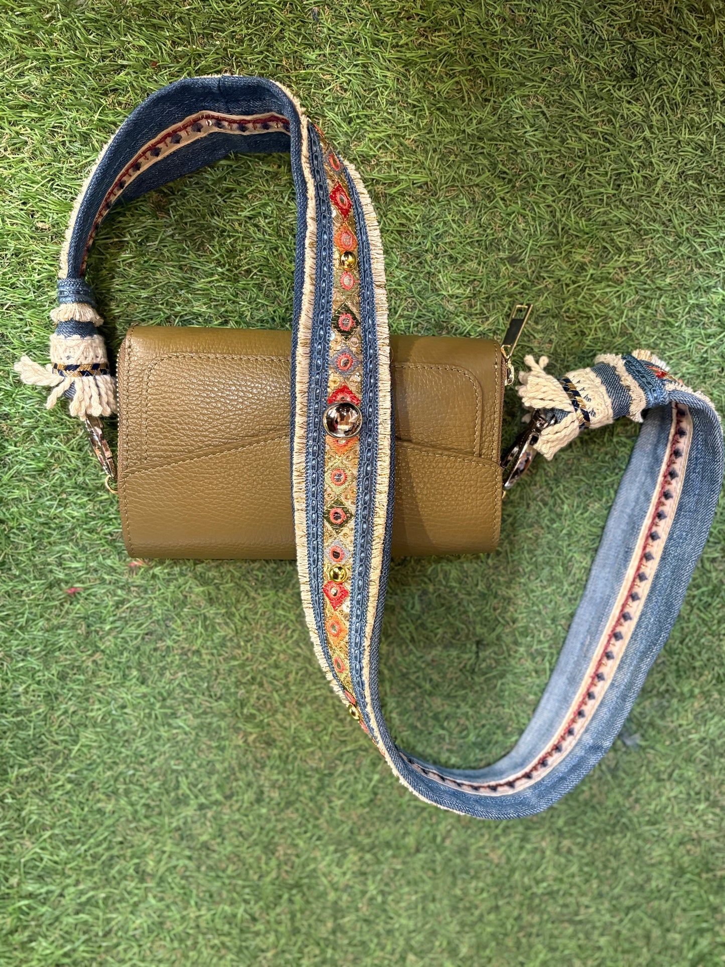 Borsa a Tracolla con Cinturino Ricamato – Stile Boho-Chic Suite55
