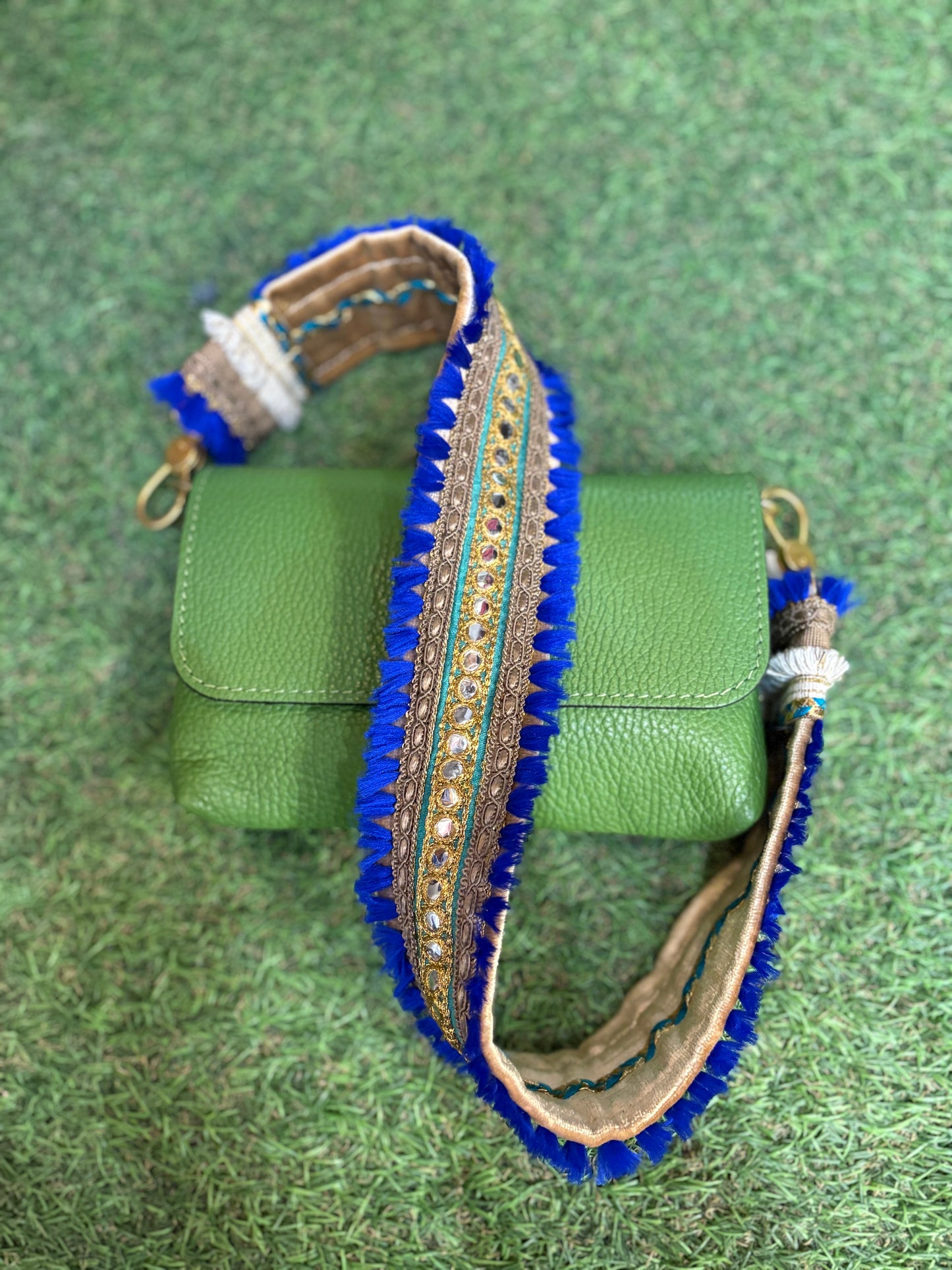 Borsa a Tracolla con Cinturino Ricamato – Stile Boho-Chic Suite55