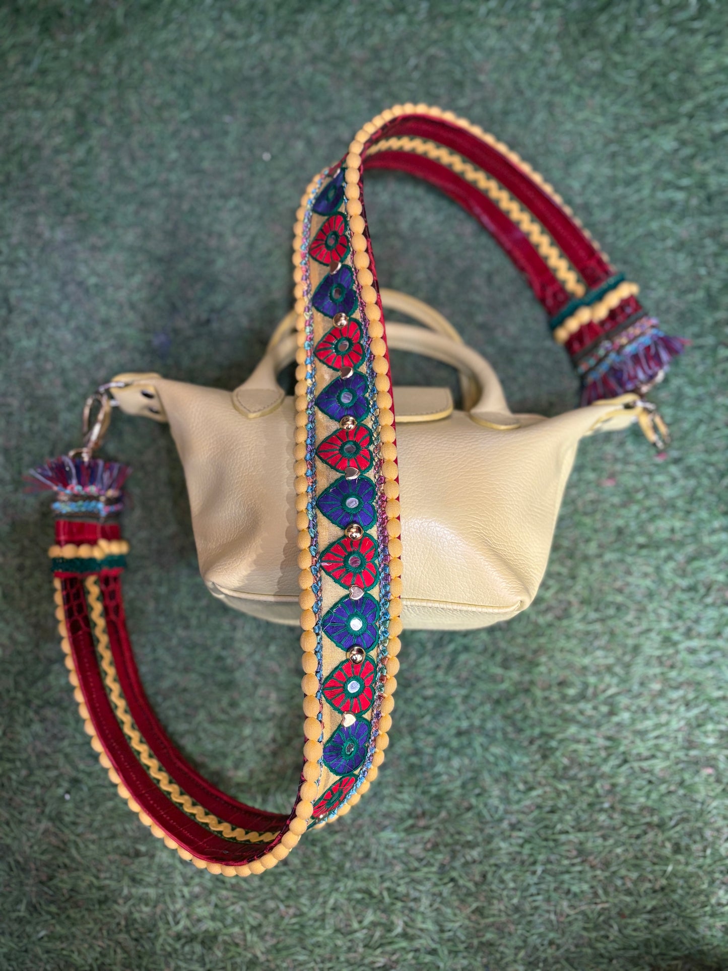 Borsa a Tracolla con Cinturino Ricamato – Stile Boho-Chic Suite55
